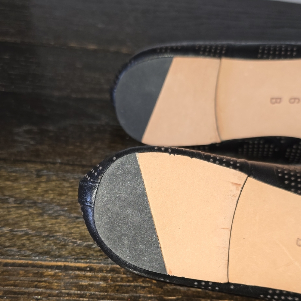 Elegant Women's Black Flats - Picture 8 of 10